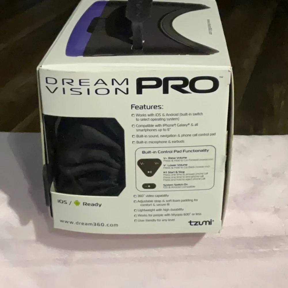 Tzumi Dream Vision Pro Smartphone VR Headset - Black and Purple